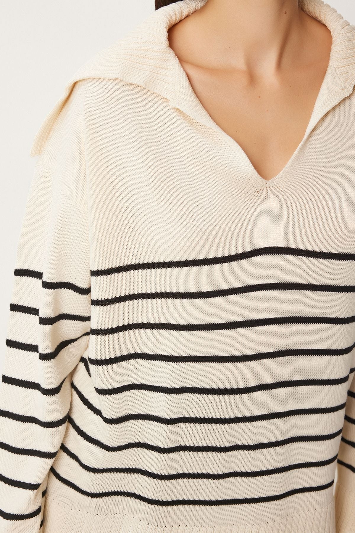 Krem Şal Yaka Çizgili Oversize Triko Kazak  FN03345
