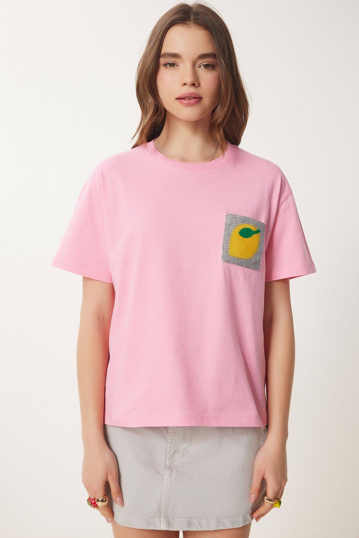 Pembe Nakış Cepli Pamuklu T-Shirt CR00450