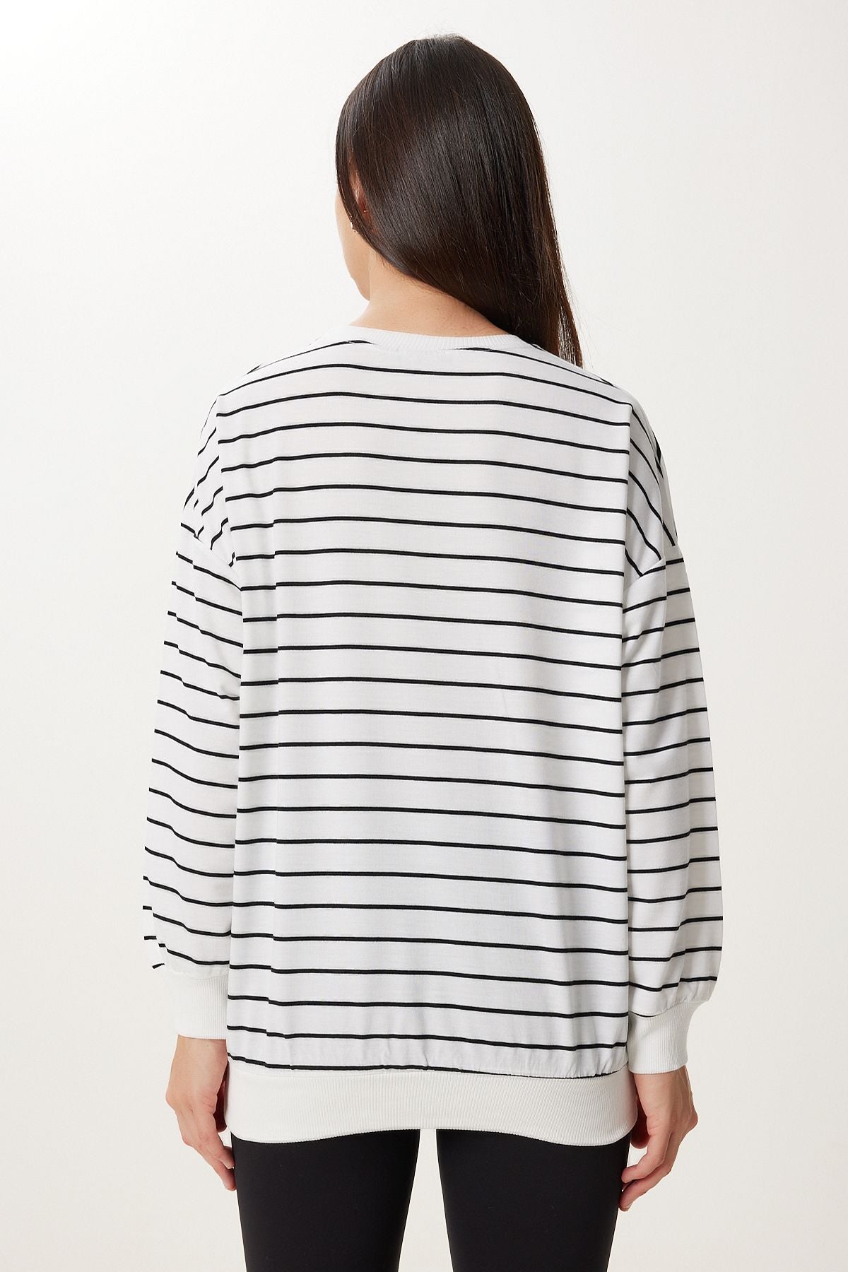 Beyaz Siyah Çizgili Oversize Örme Sweatshirt ZV00339