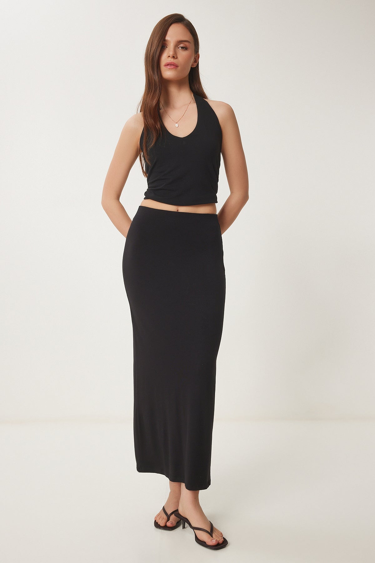 Siyah Yırtmaçlı Midi Örme Etek UB00366