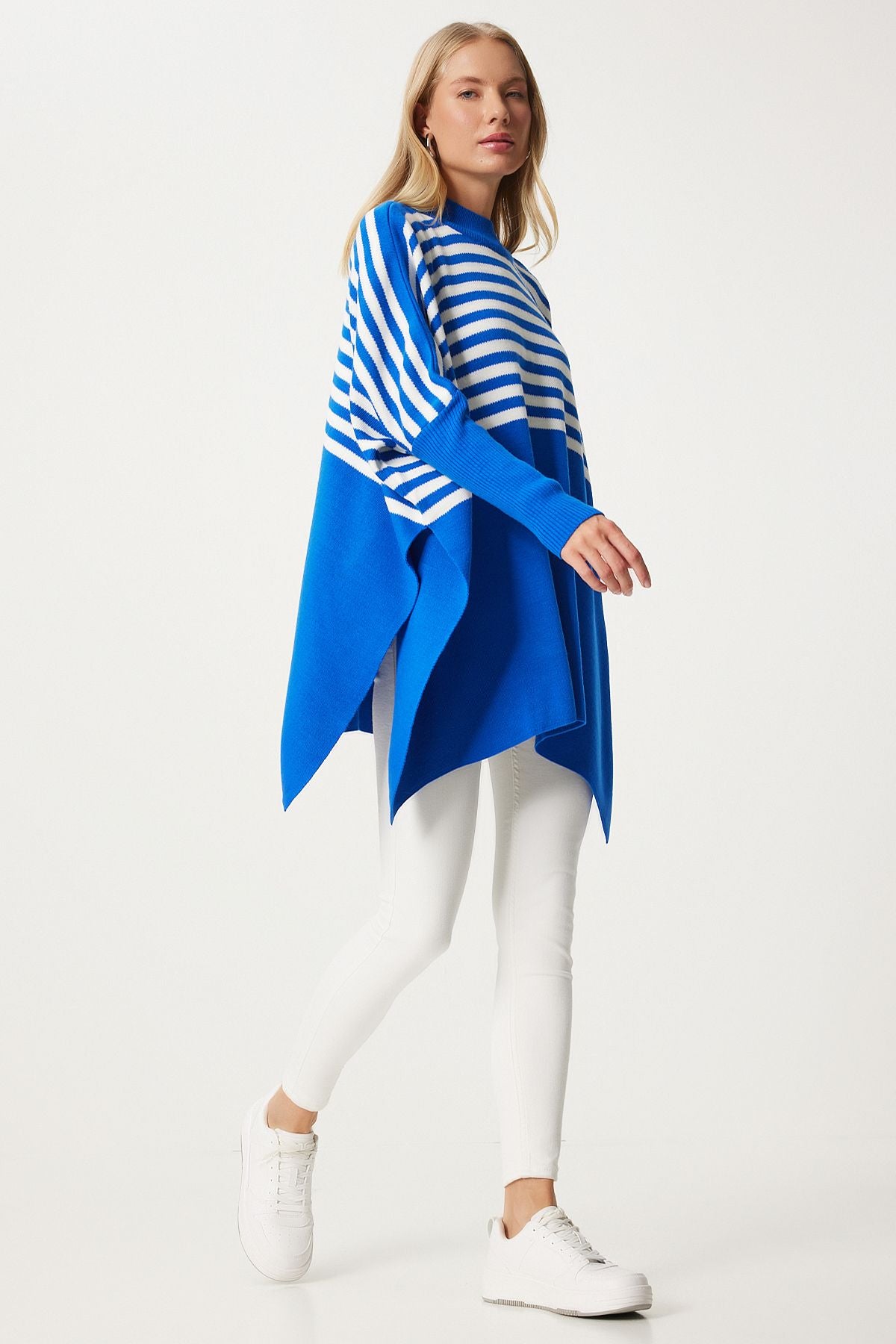 Mavi Çizgili Yandan Yırtmaçlı Oversize Panço Kazak DD01336