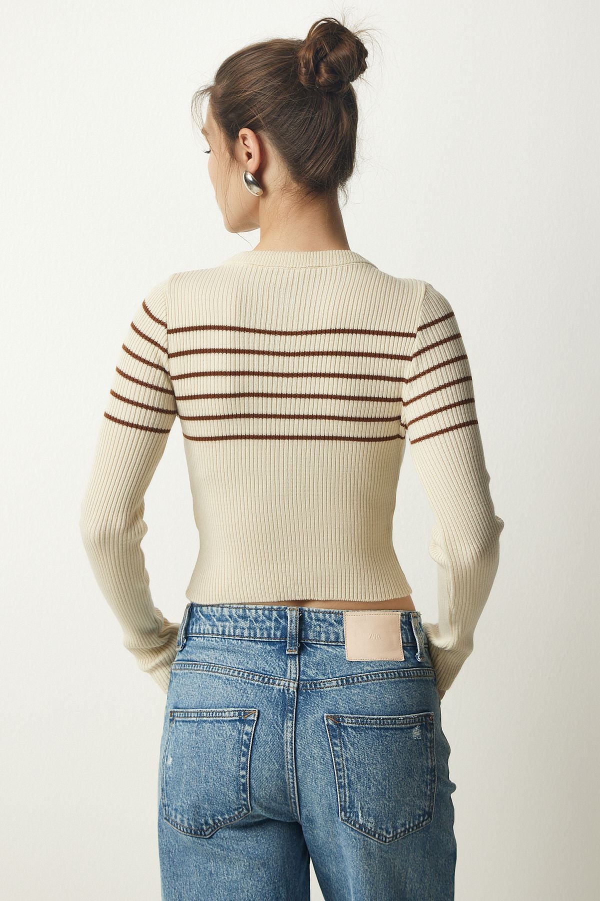 Krem Kahverengi Düğmeli Yaka Fitilli Crop Triko Bluz NF00077