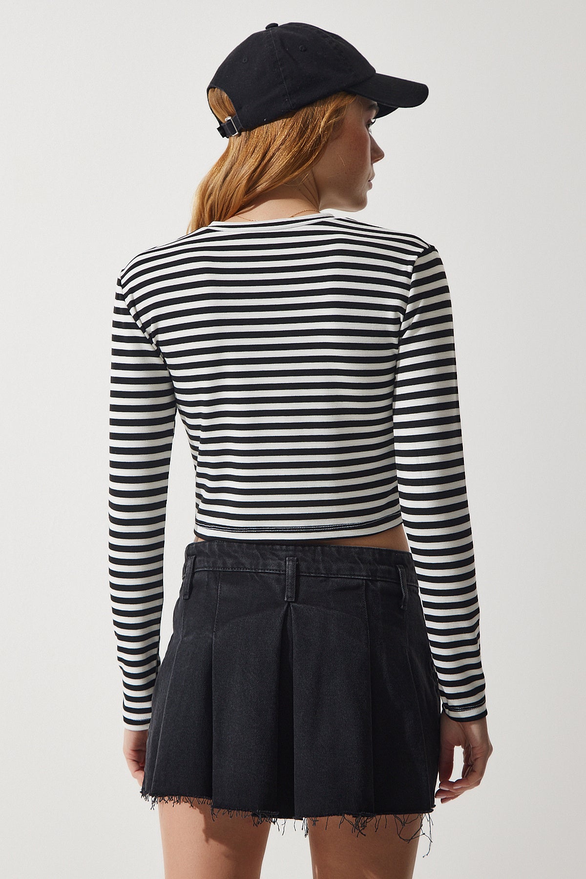 Siyah Bisiklet Yaka Çizgili Crop Örme Bluz CR00424