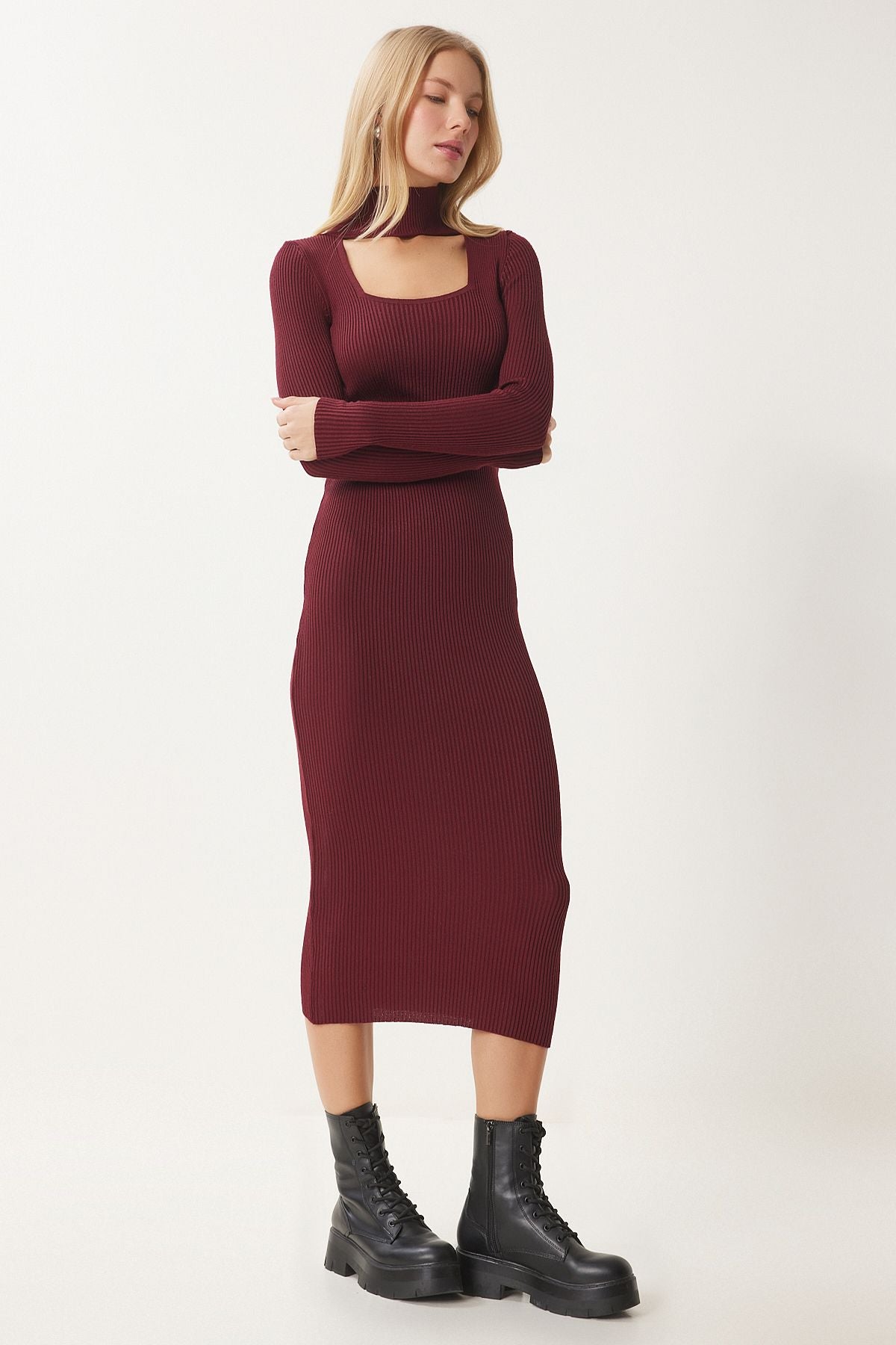 Bordo Cut Out Detaylı Dik Yaka Fitilli Triko Elbise FN03388