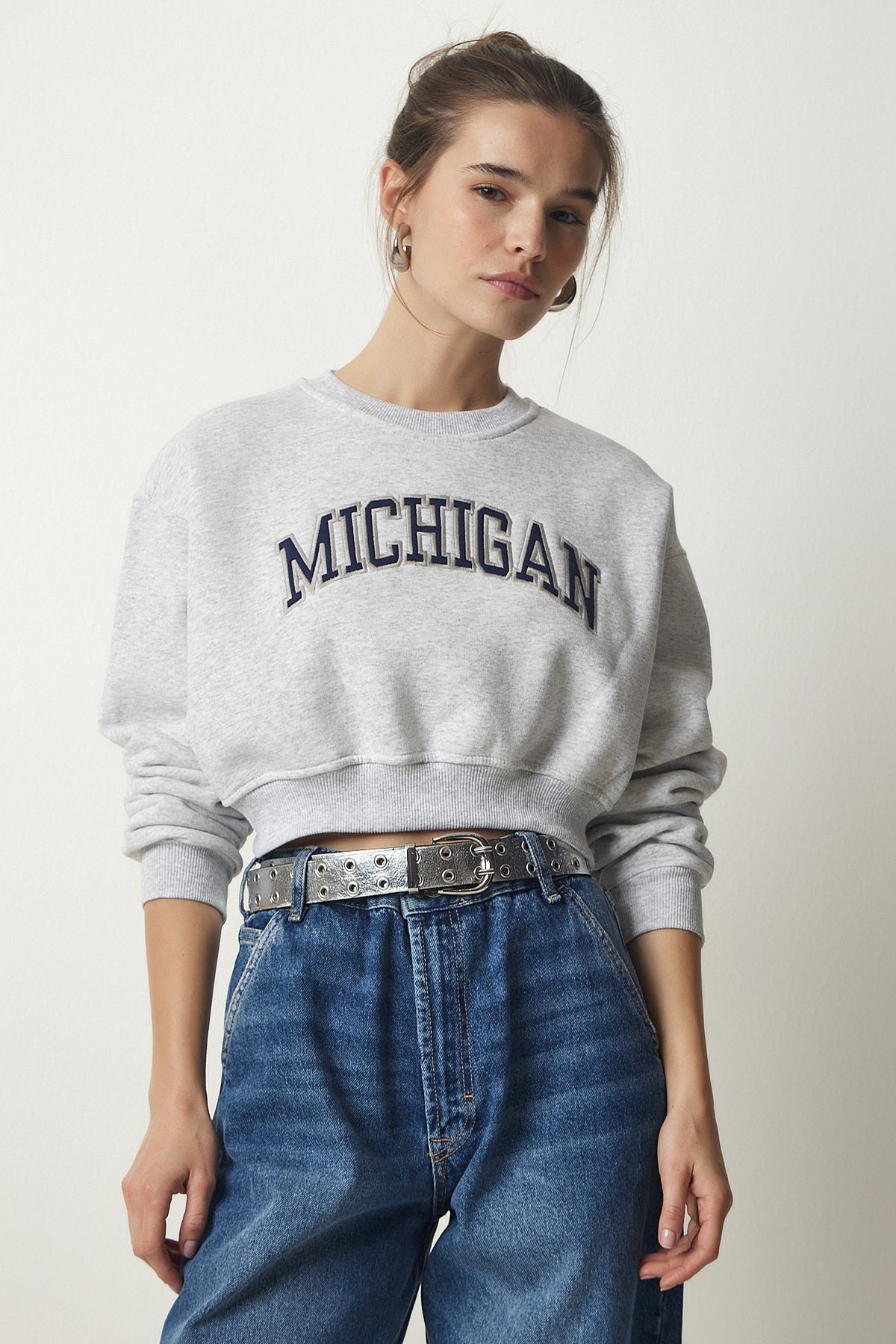 Gri Baskılı Şardonlu Crop Örme Sweatshirt HF00443