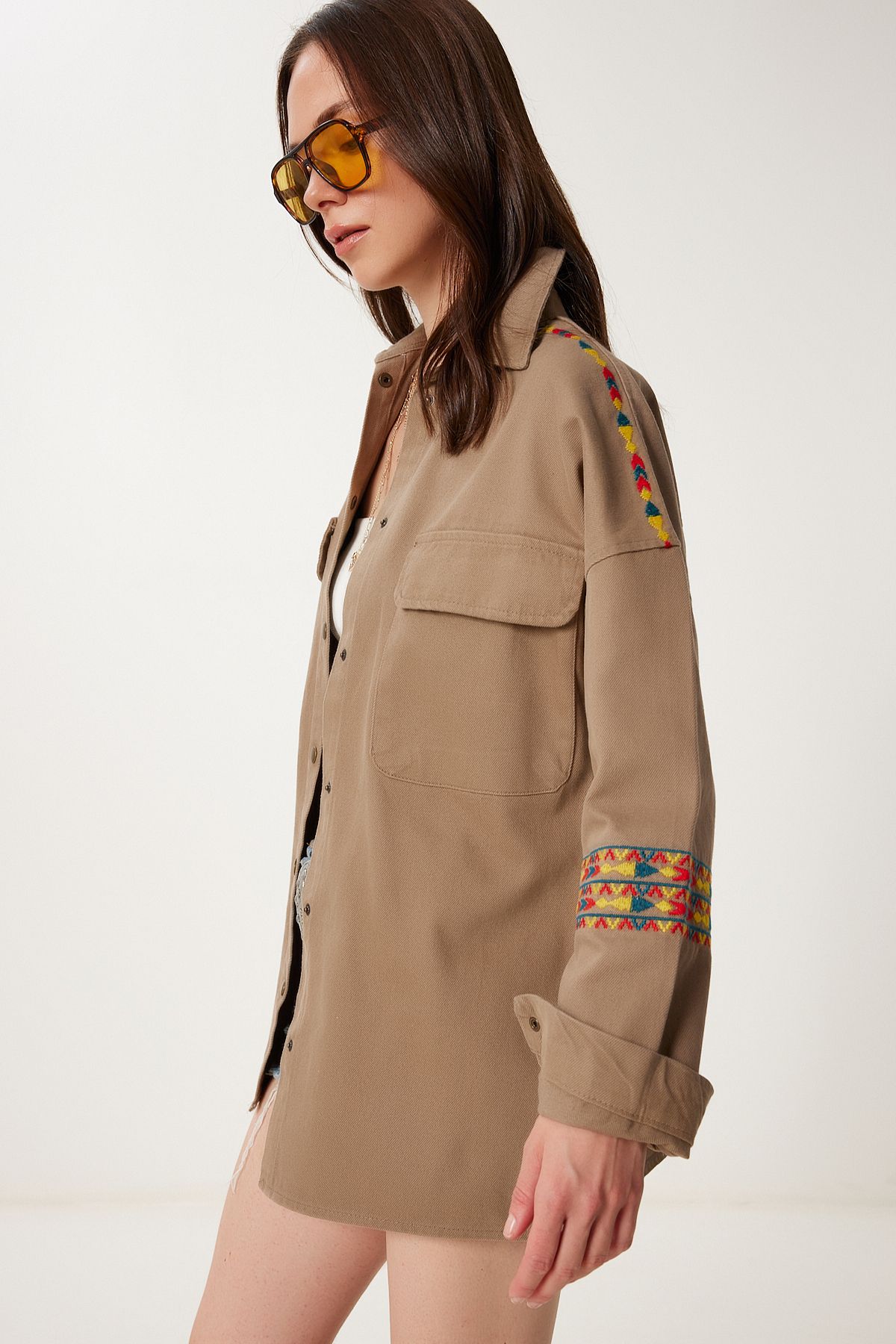 Açık Kahverengi Etnik Nakışlı Oversize Gabardin Gömlek Ceket SA00039