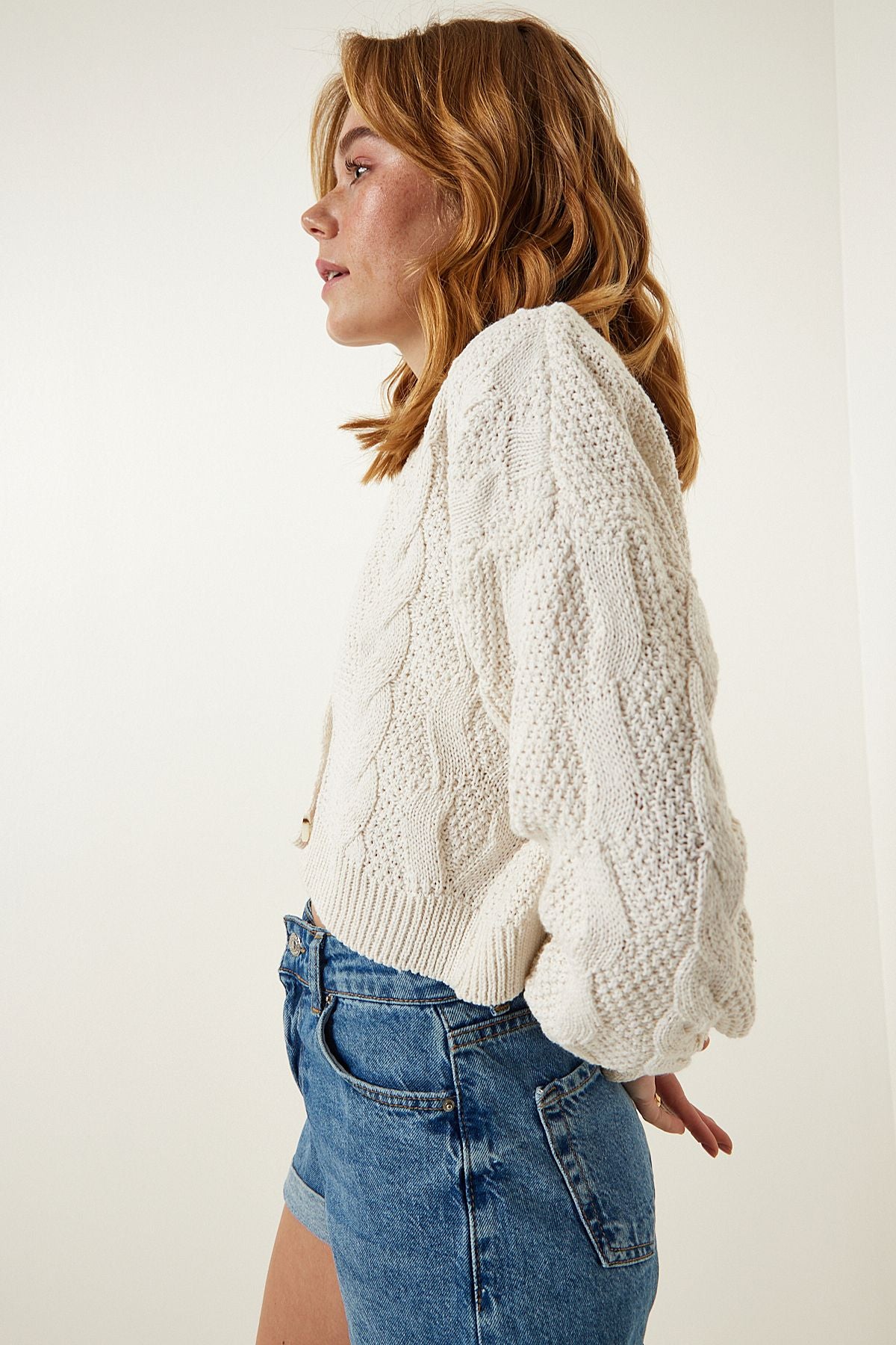Krem Motifli Düğmeli Crop Triko Hırka  MW00132