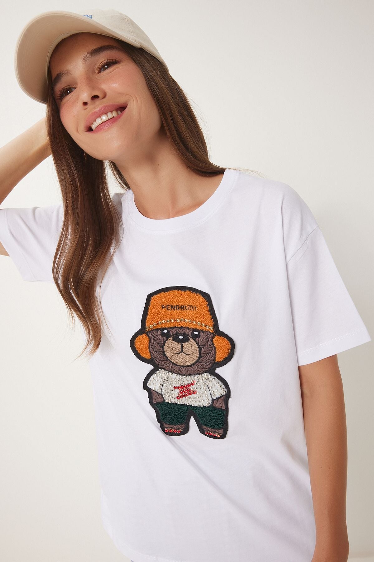 Beyaz Boncuk Detaylı Ayıcık Armalı Örme T-Shirt WE00002