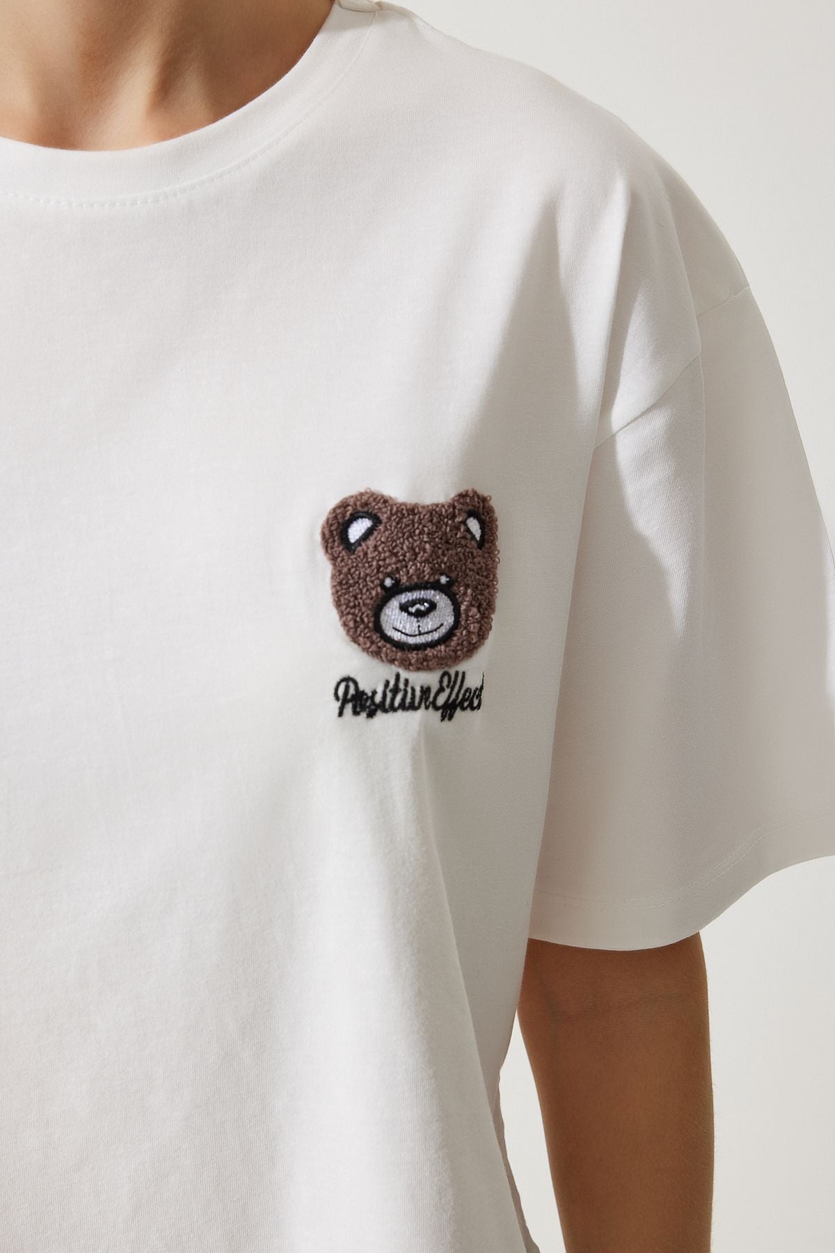 Ekru Ayıcık Armalı Crop Örme T-Shirt HF00456