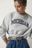 Gri Baskılı Şardonlu Crop Örme Sweatshirt HF00443