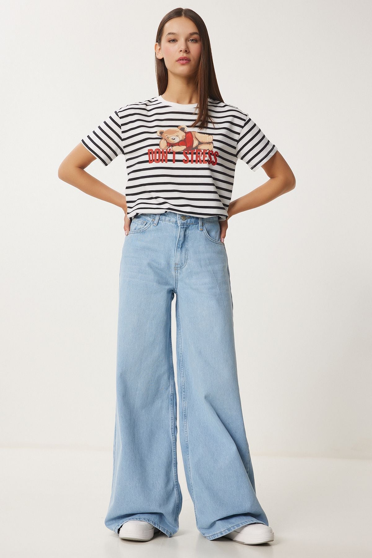 Açık Mavi Orta Bel Geniş Paça Jean FN03413