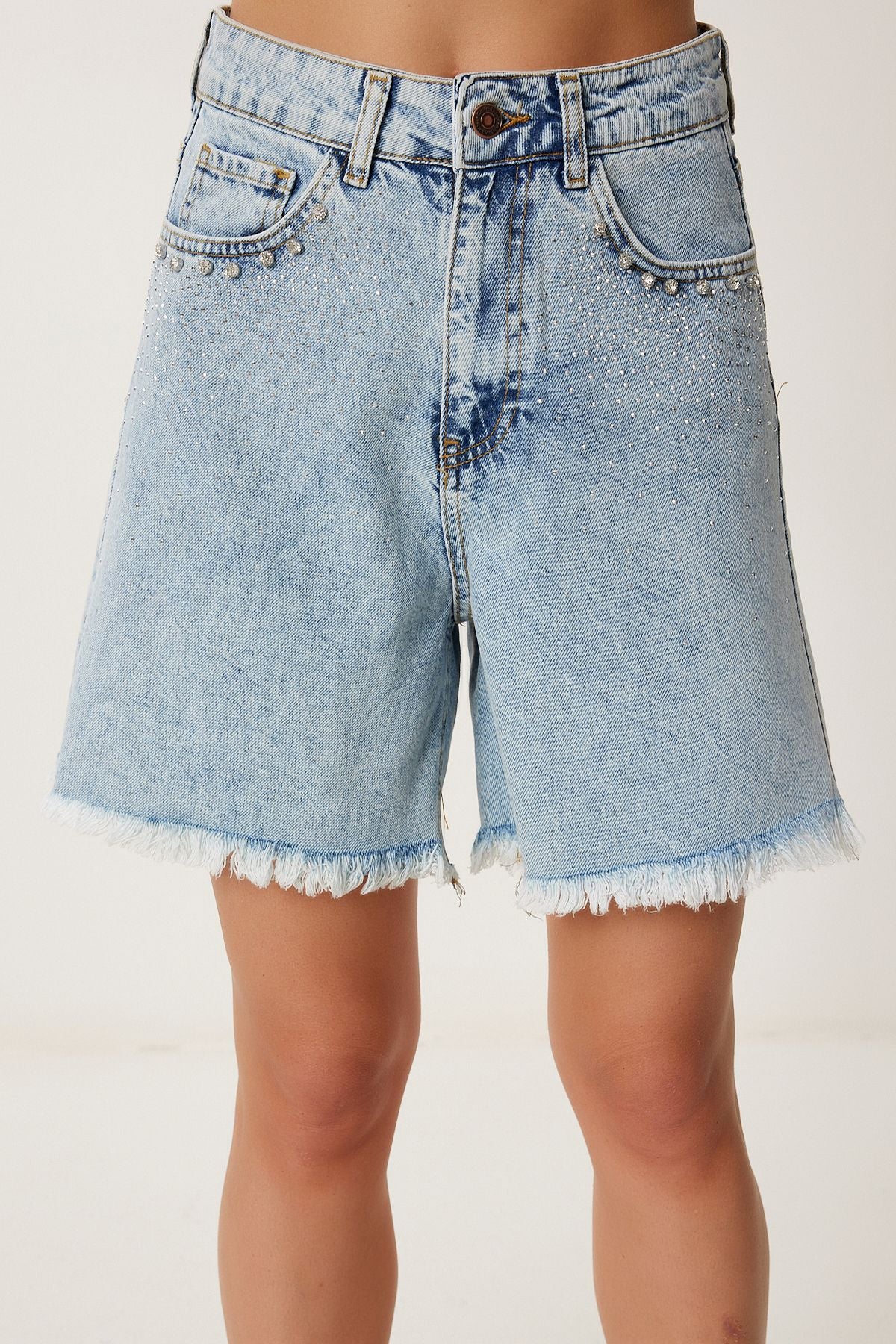 Açık Mavi Taş Detaylı Püsküllü Mini Denim Şort RC00162