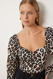 Bej Kahverengi Leopar Desenli Kalp Yaka Crop Örme Bluz FF00167