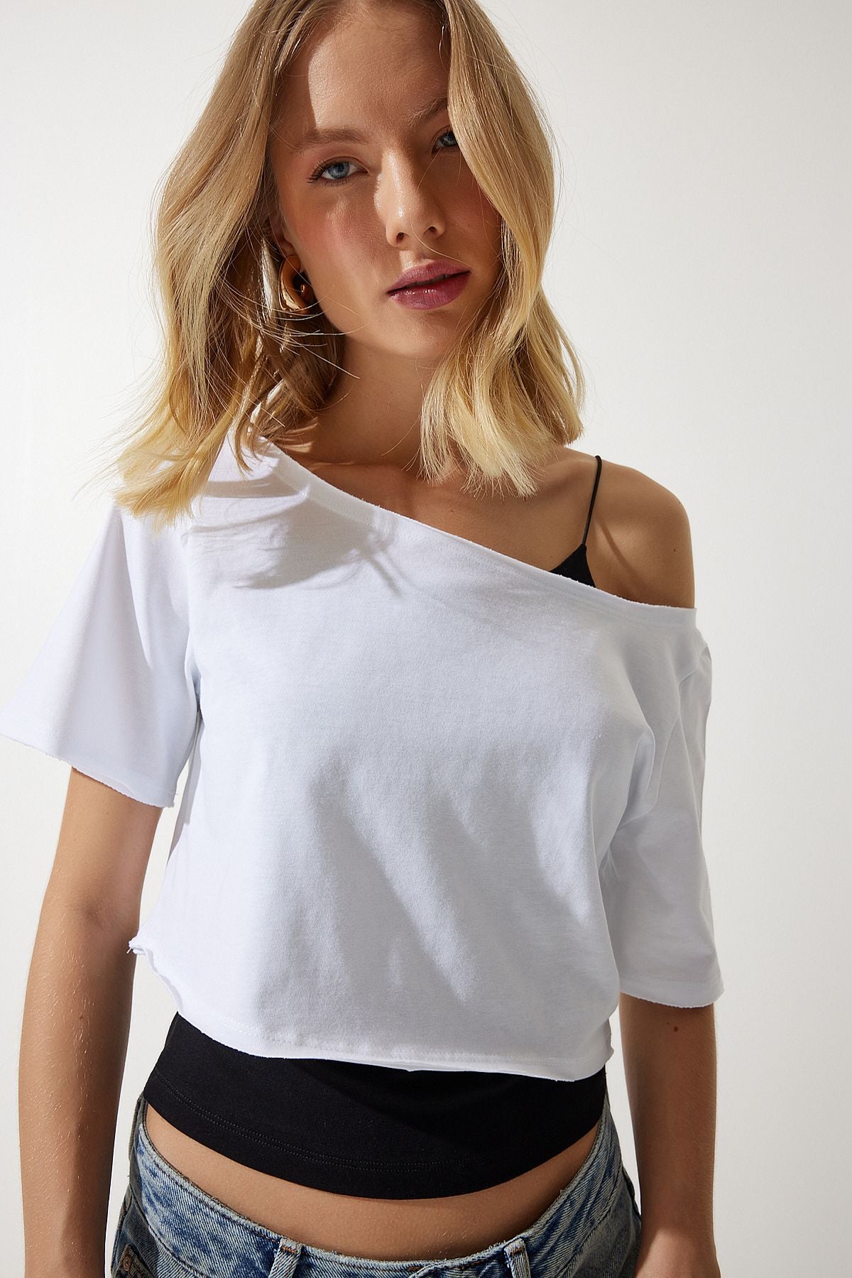 Beyaz Siyah Kayık Yaka Basic Crop 2'Li Paket Örme T-Shirt OW00036