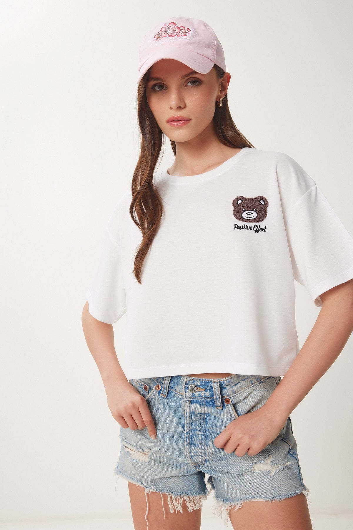 Beyaz Ayıcık Armalı Crop Örme T-Shirt ZV00298