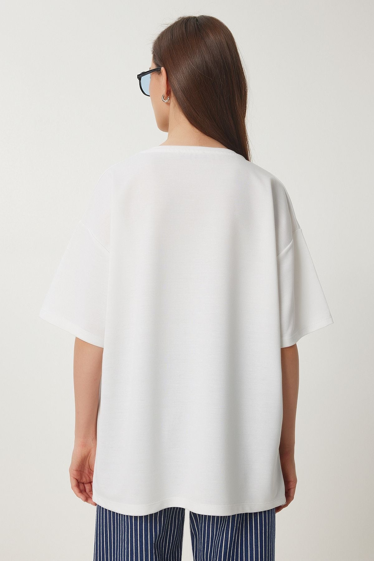 Ekru Oversize Nakışlı Örme T-Shirt ZV00276