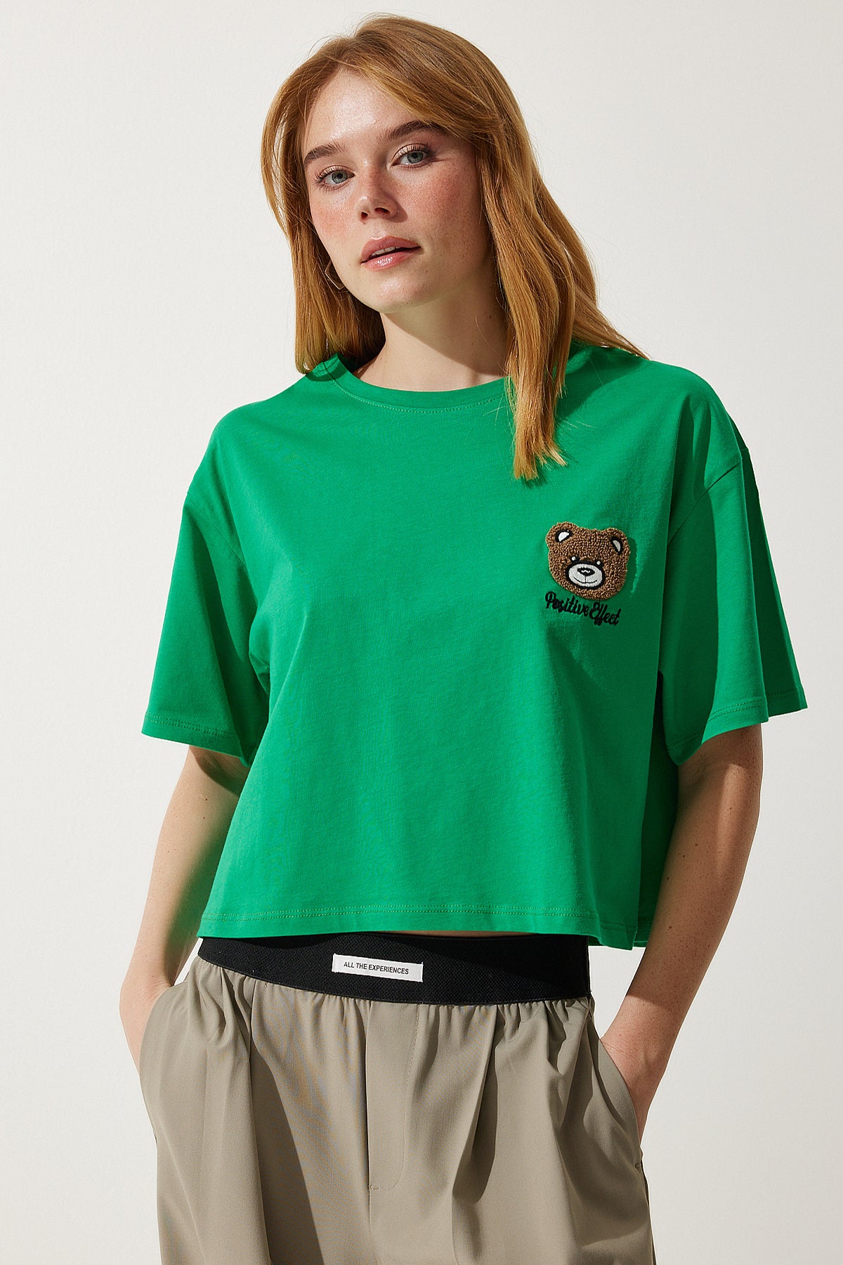 Yeşil Ayıcık Armalı Crop Örme T-Shirt HF00456