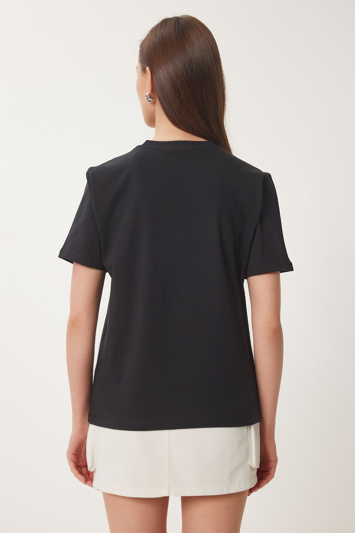 Siyah Taş Detaylı Armalı Pamuklu Örme T-Shirt CR00521