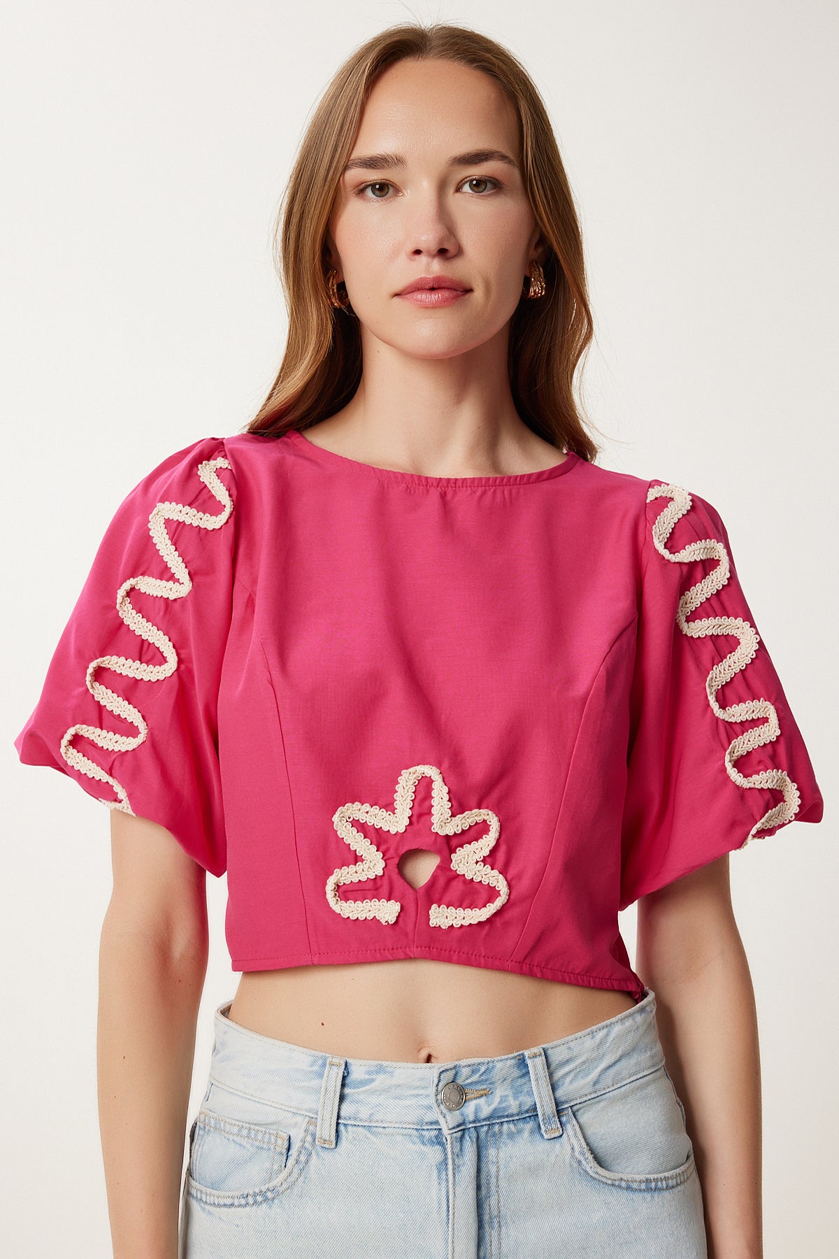 Koyu Pembe Balon Kollu İşlemeli Crop Poplin Bluz TP00082
