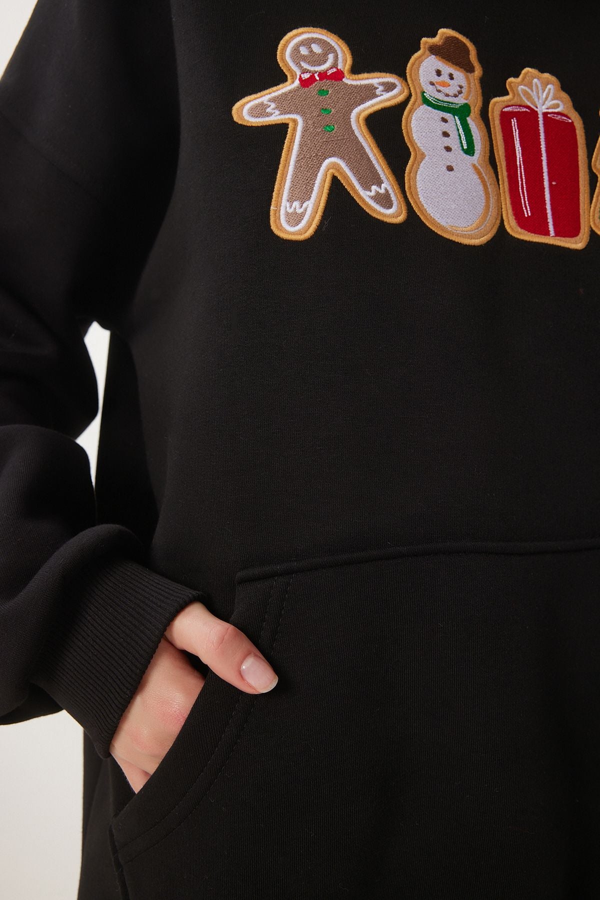 Siyah Yılbaşı Temalı Kapüşonlu Şardonlu Örme Sweatshirt TQ00001