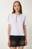 Beyaz Kontrast Dikiş Detaylı Örme T-Shirt TP00087