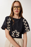 Siyah Balon Kollu İşlemeli Crop Poplin Bluz TP00082