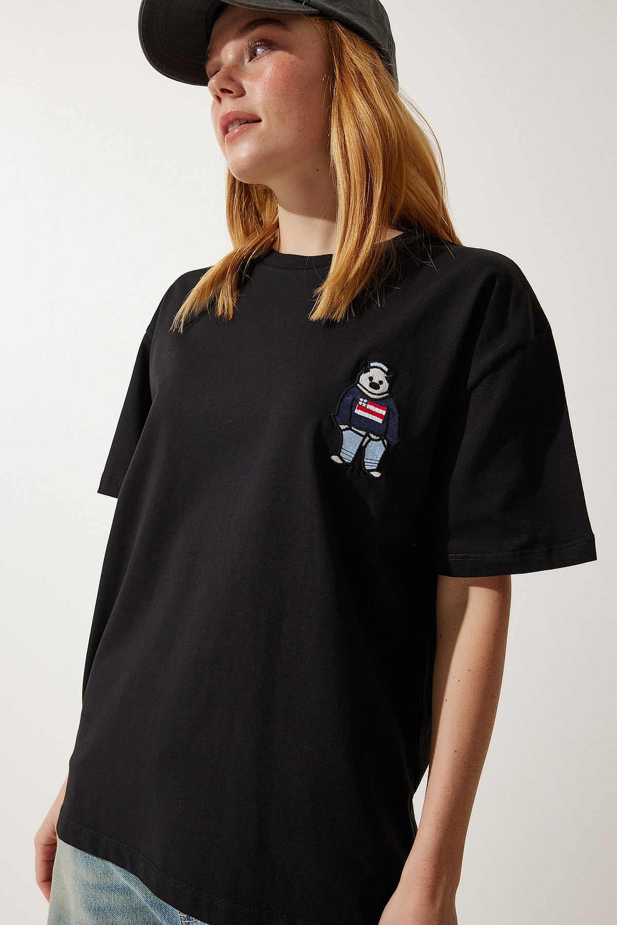 Siyah Bisiklet Yaka Nakışlı Oversize Örme T-Shirt NJ00142