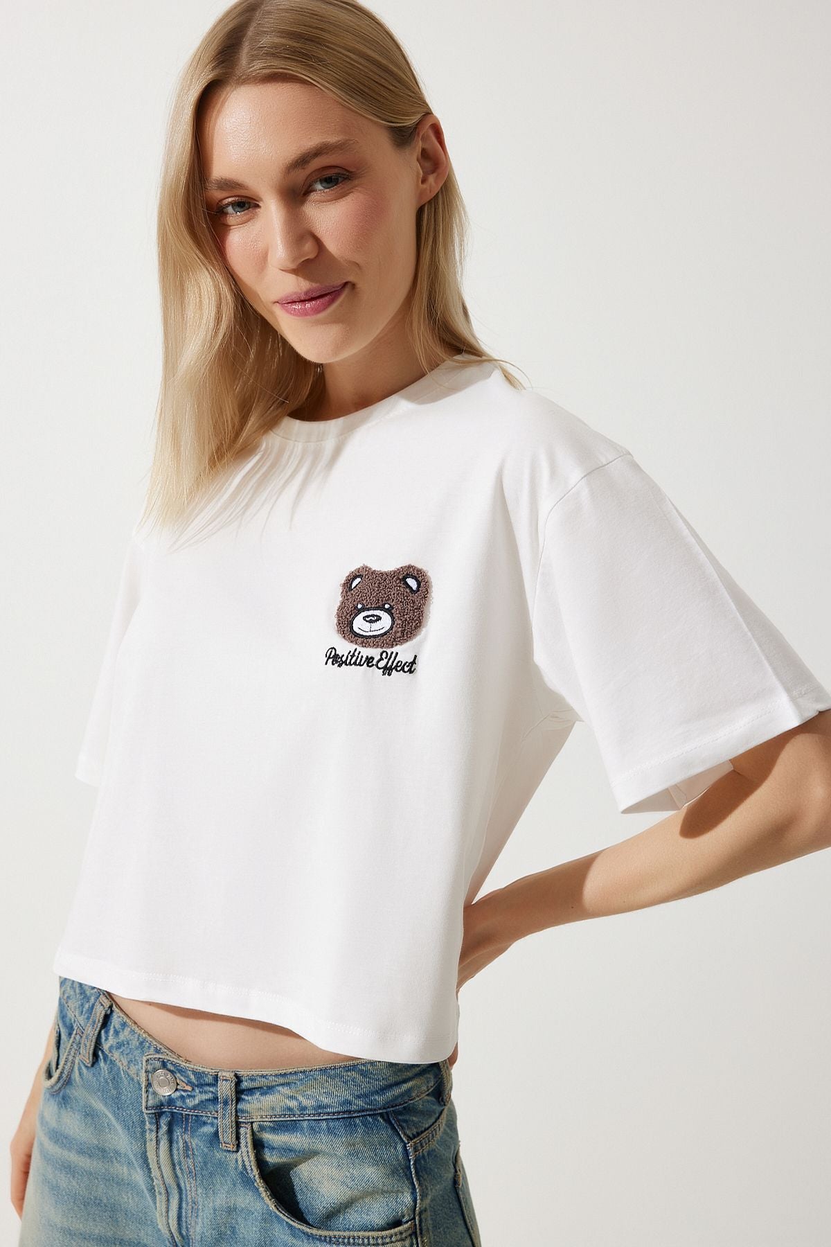 Ekru Ayıcık Armalı Crop Örme T-Shirt HF00456