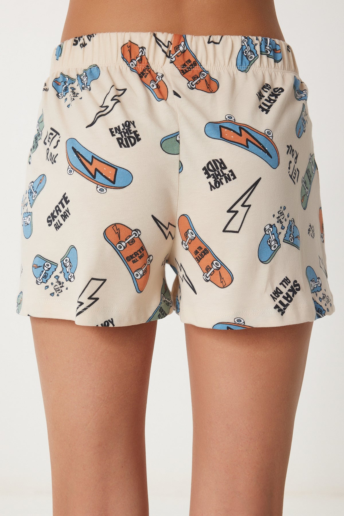 Krem Desenli Şortlu Örme Pijama Takımı XE00002