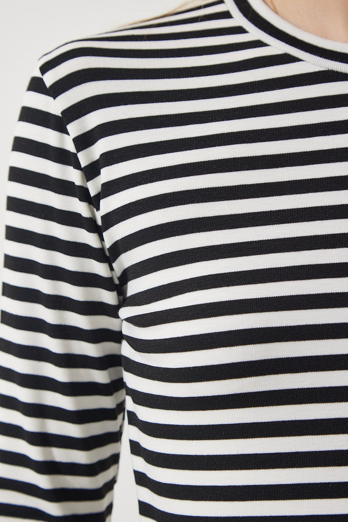 Siyah Bisiklet Yaka Çizgili Crop Örme Bluz CR00424