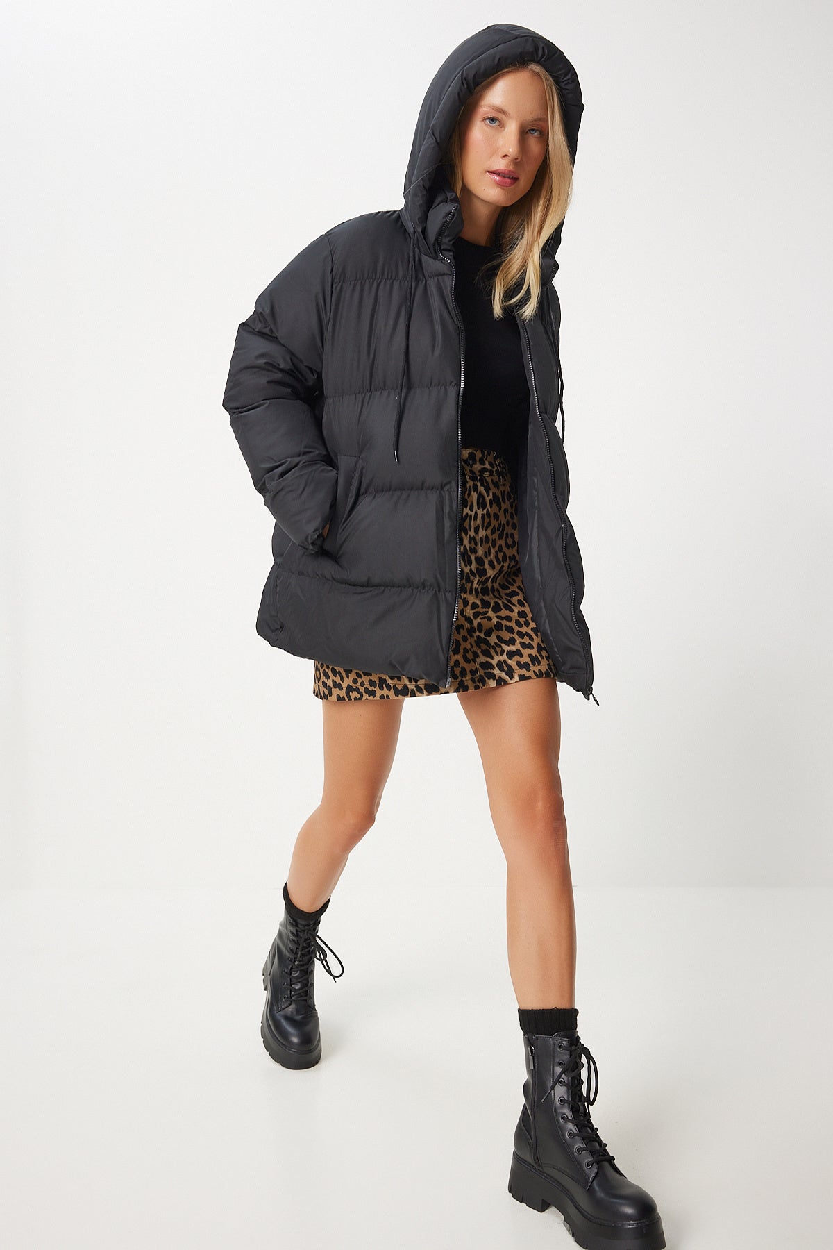 Siyah Kapüşonlu Oversize Şişme Mont RV00068