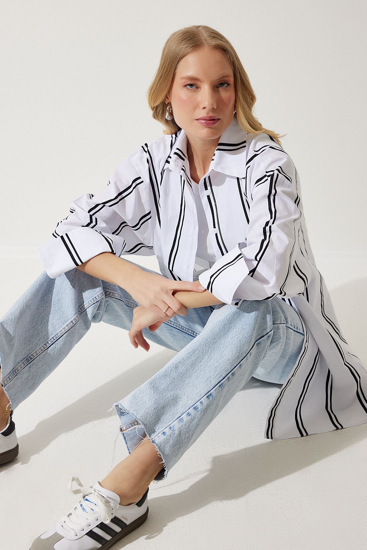 Beyaz Siyah Çizgili Oversize Poplin Gömlek BP00154
