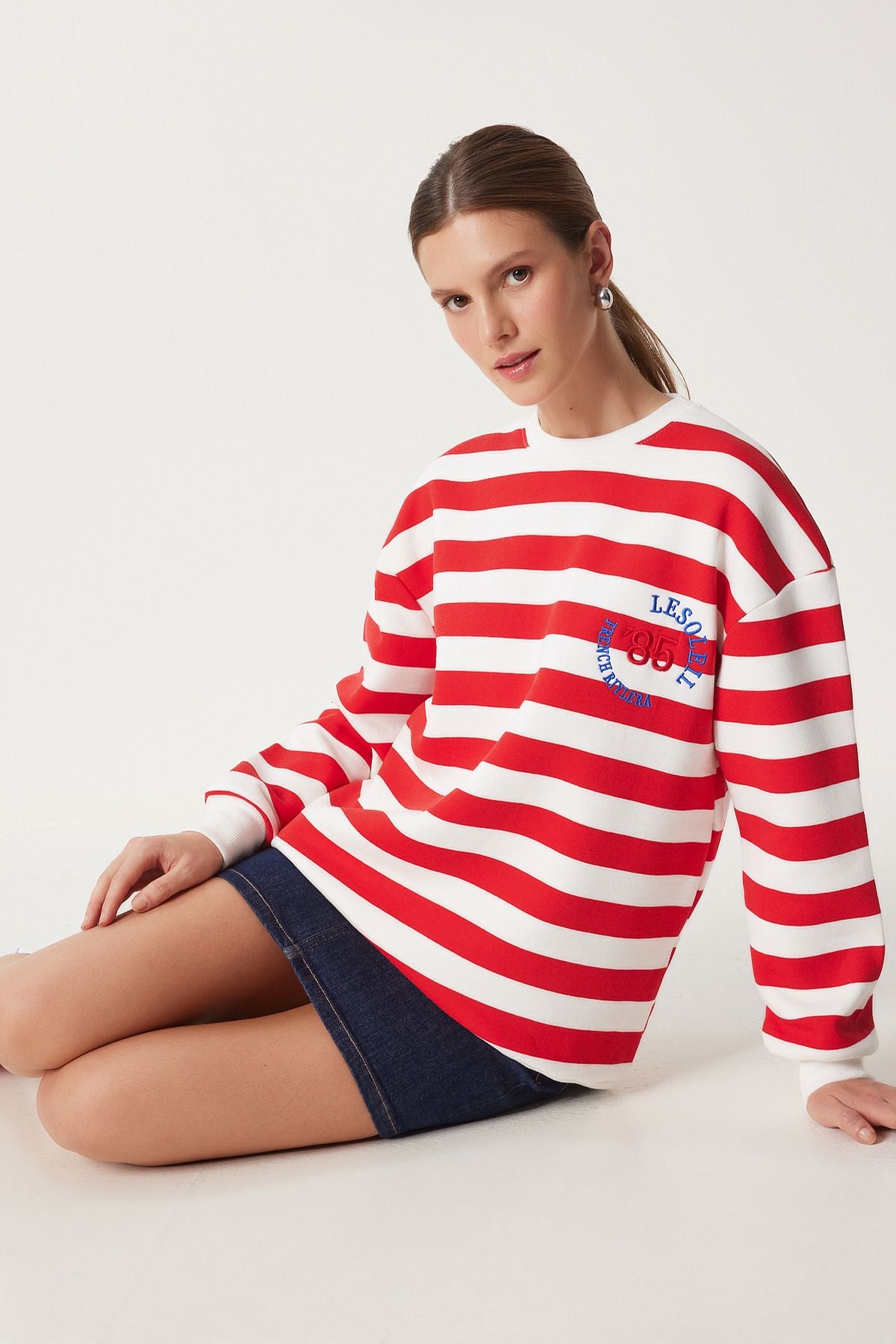 Ekru Kırmızı Nakışlı Şardonlu Örme Sweatshirt MP00029