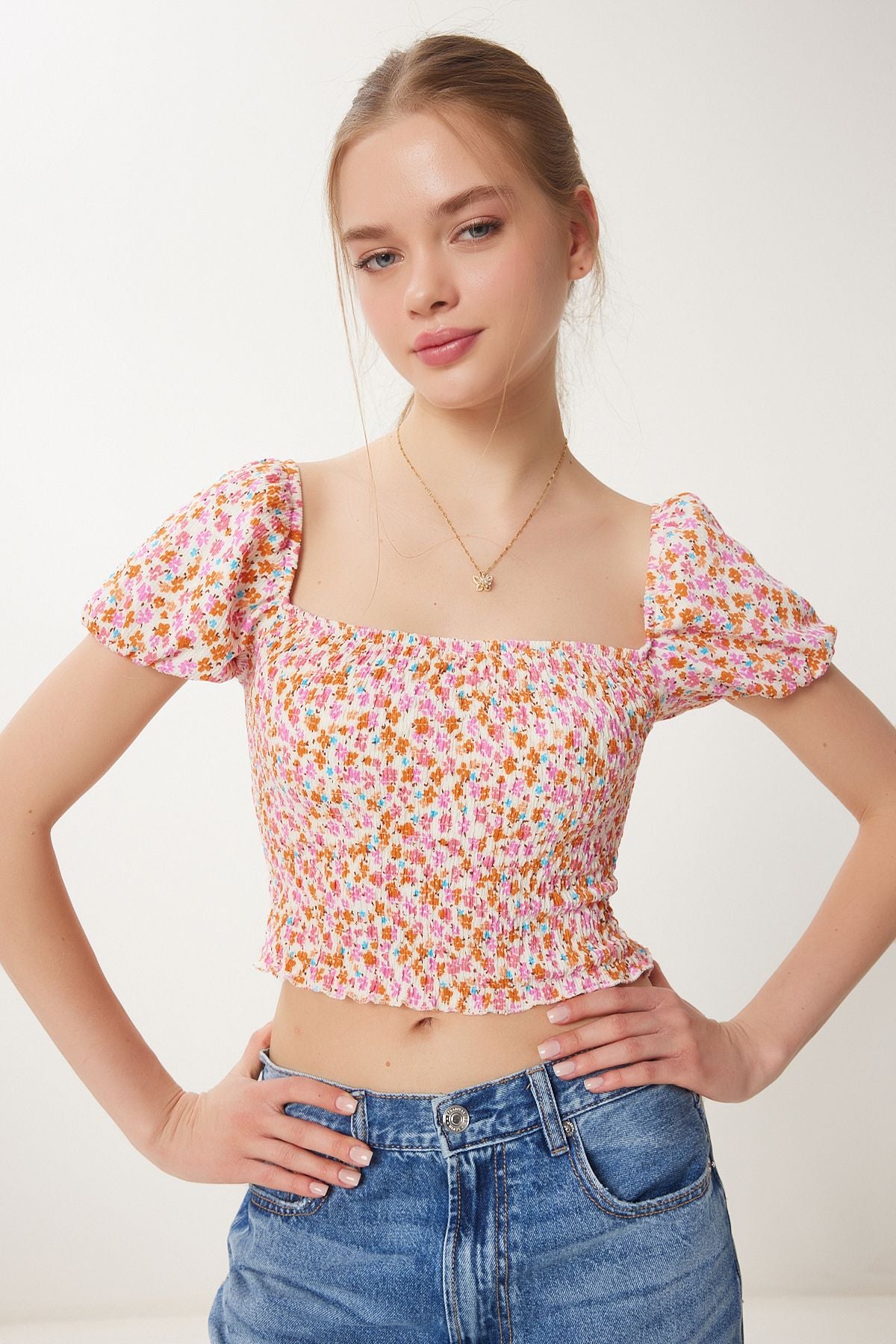 Pembe Krem Çiçekli Büzgülü Carmen Yaka Crop Örme UB00081