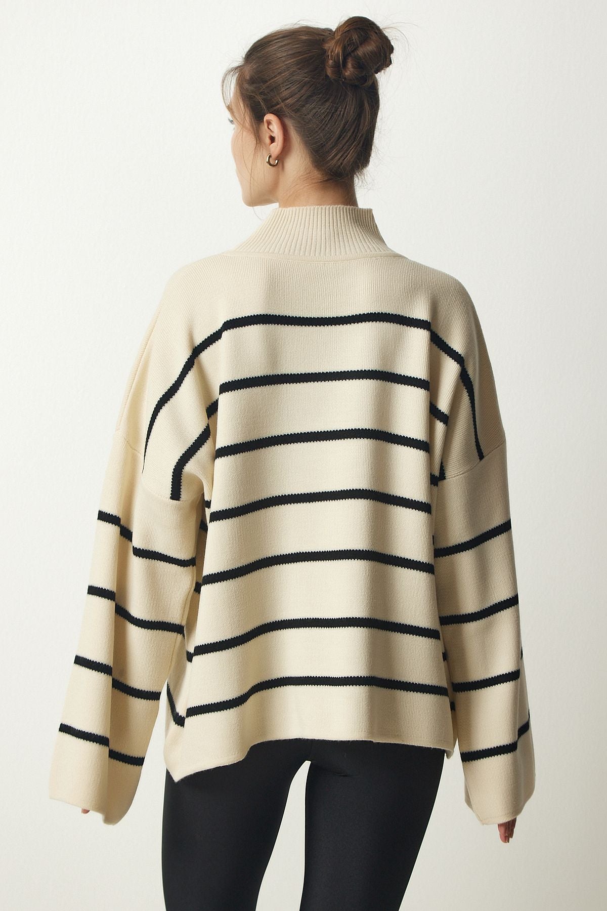 Krem Dik Yaka Çizgili Oversize Triko Kazak NF00076