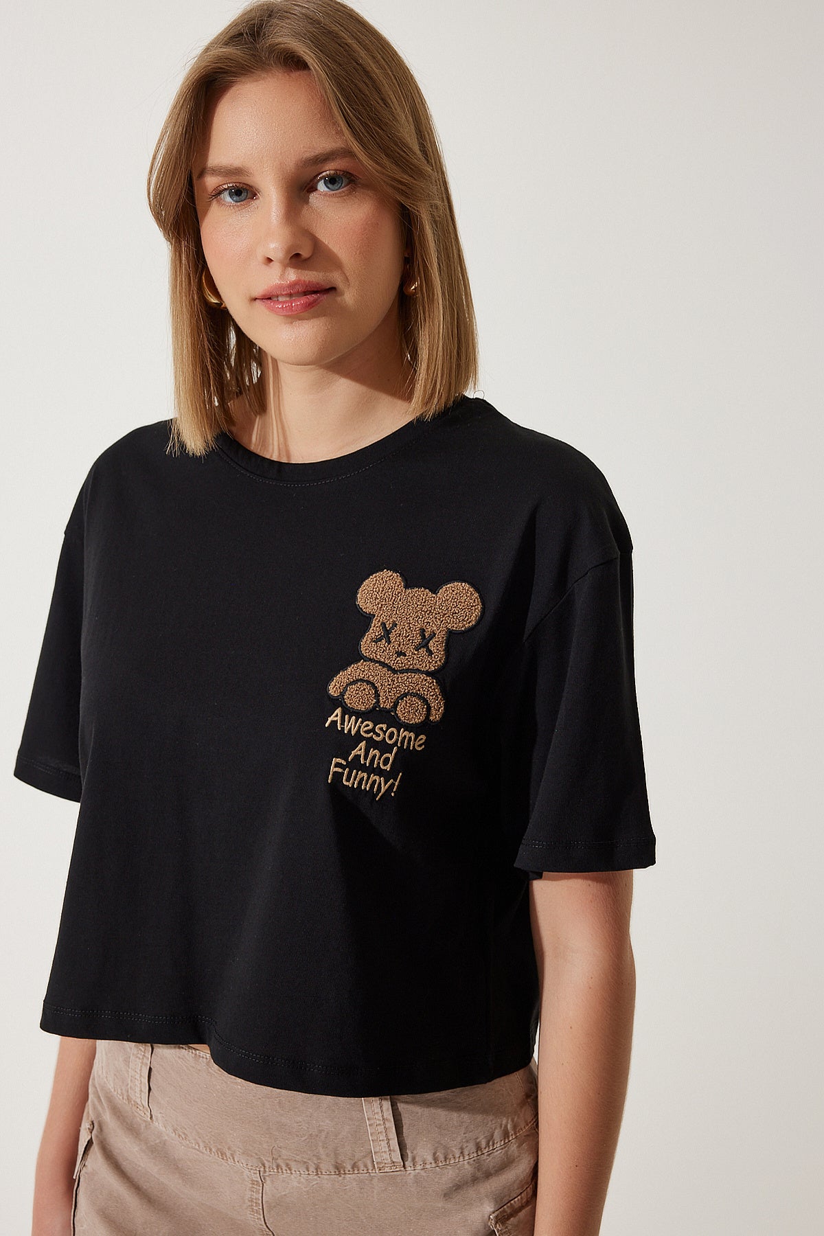 Siyah Ayıcık Armalı Crop Örme T-Shirt HF00455