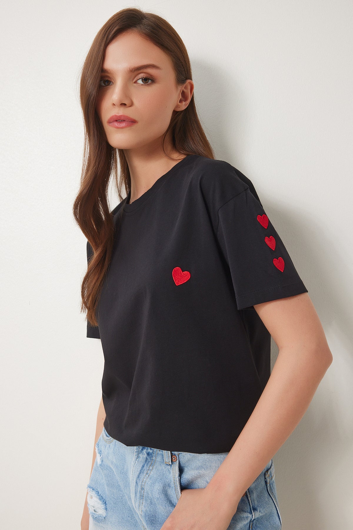 Siyah Kalp Nakışlı Pamuklu Örme T-Shirt MP00032