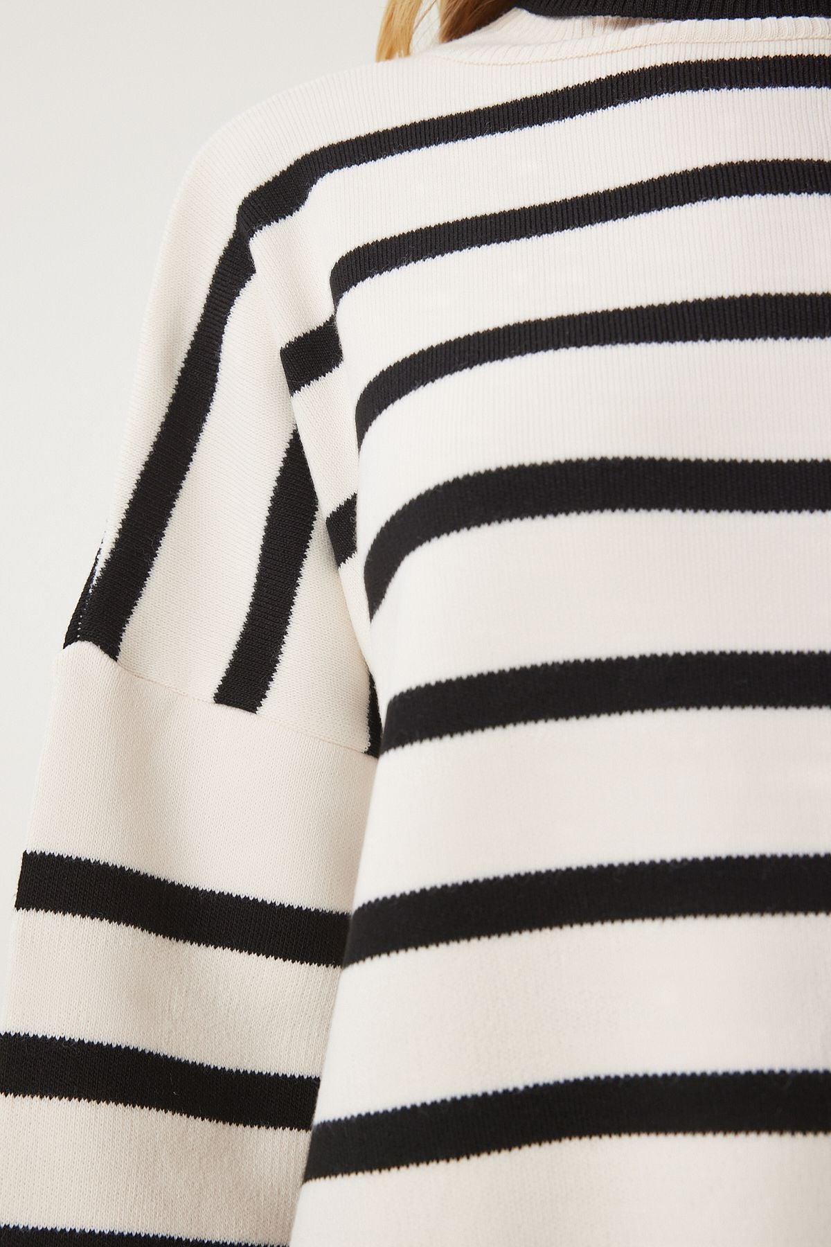 Ekru Siyah Çizgili Oversize Triko Kazak BV00122