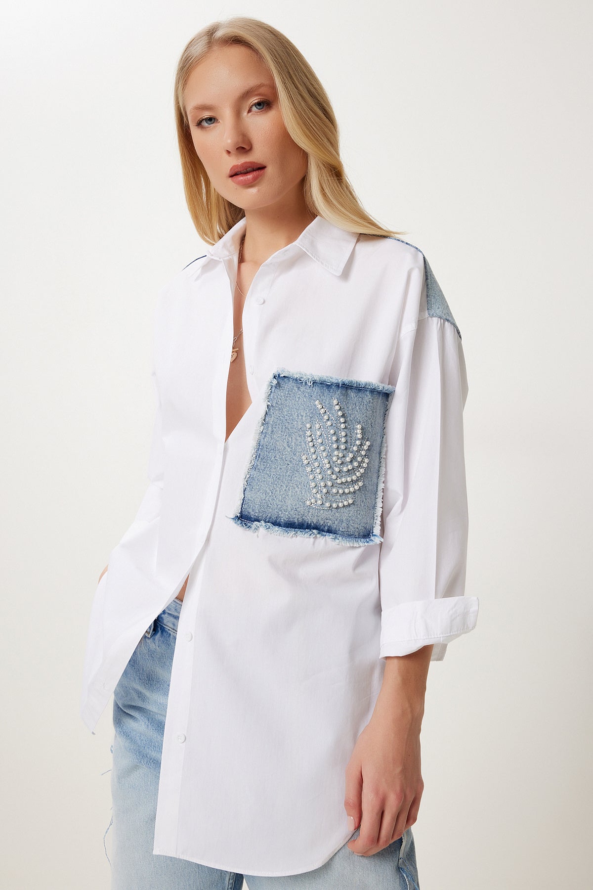 Beyaz İncili Denim Detaylı Oversize Poplin Gömlek ZH00052