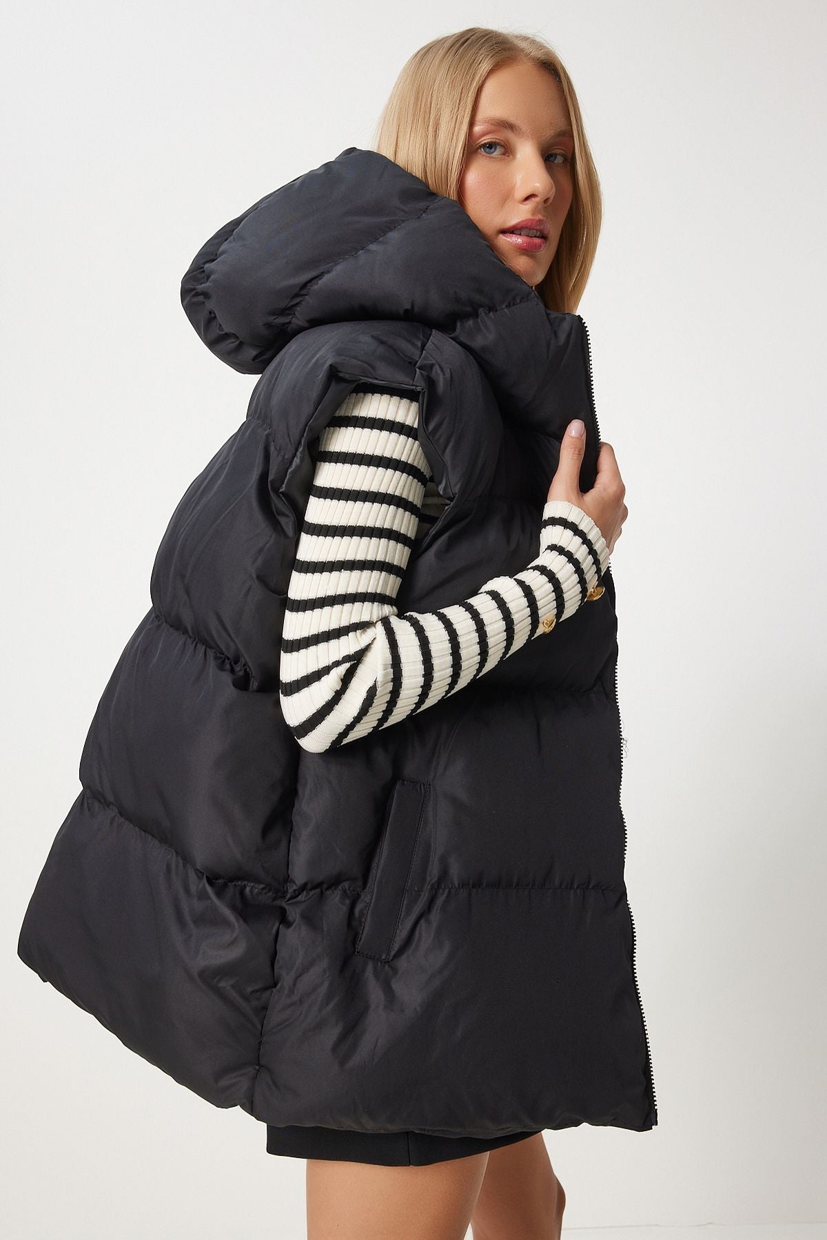 Siyah Kapüşonlu Oversize Şişme Yelek RV00055