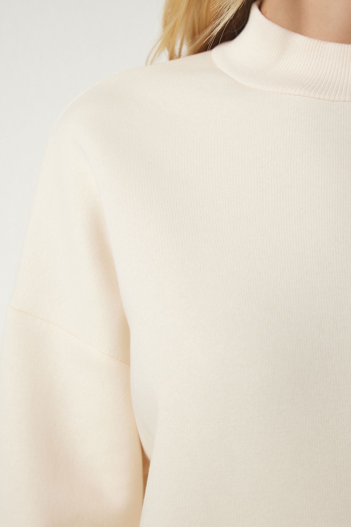 Krem Dik Yaka Basic Şardonlu Sweatshirt UB00166
