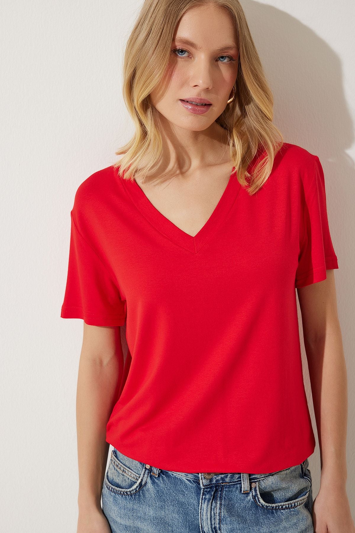 Kırmızı V Yaka Basic Viskon Örme T-Shirt EN00613