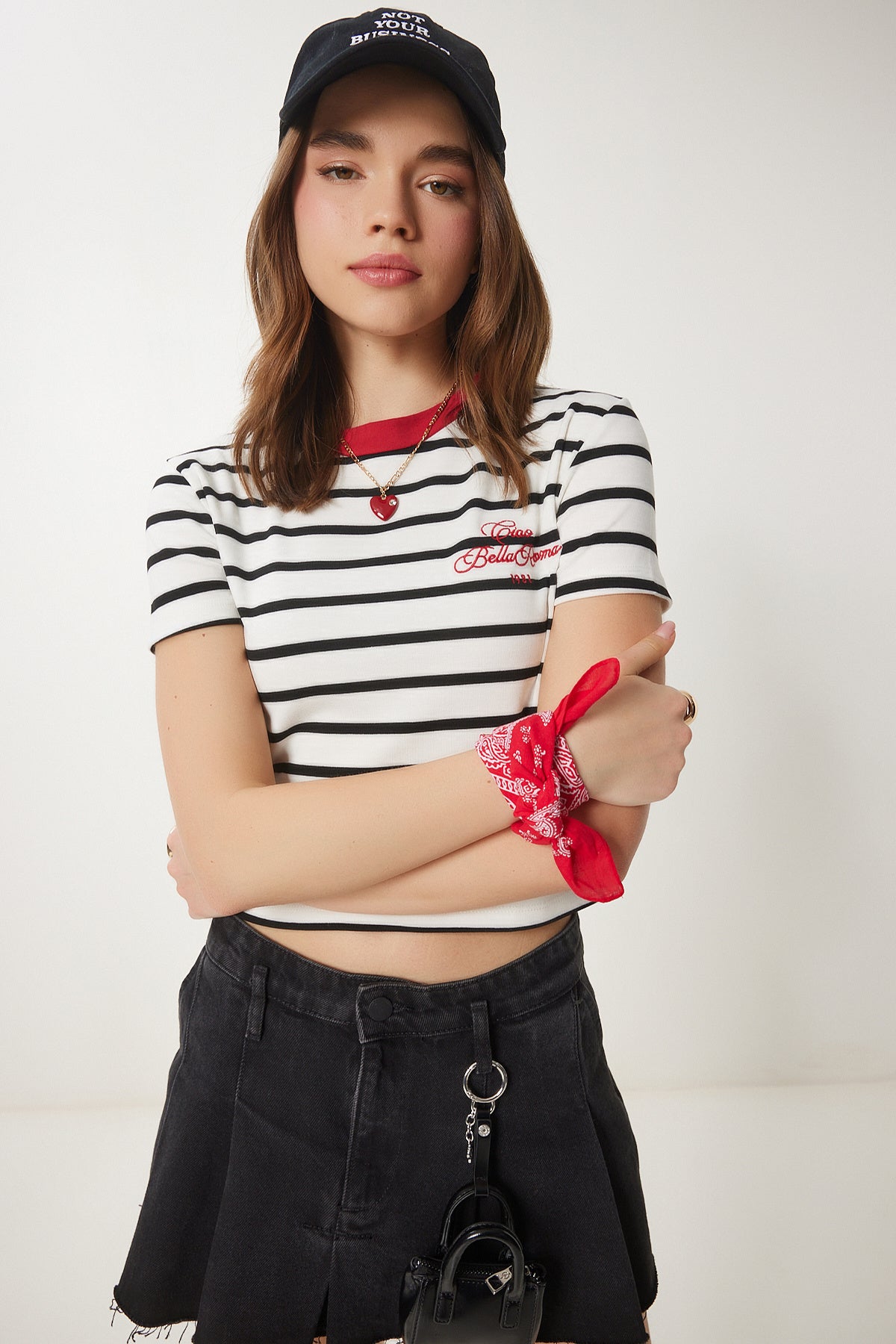 Beyaz Nakışlı Çizgili Kısa Örme T-Shirt CR00444