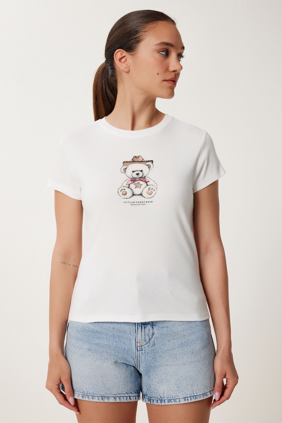 Ekru Ayıcık Baskılı Pamuklu Örme T-Shirt UB00404