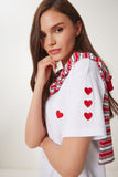 Beyaz Kalp Nakışlı Pamuklu Örme T-Shirt MP00032
