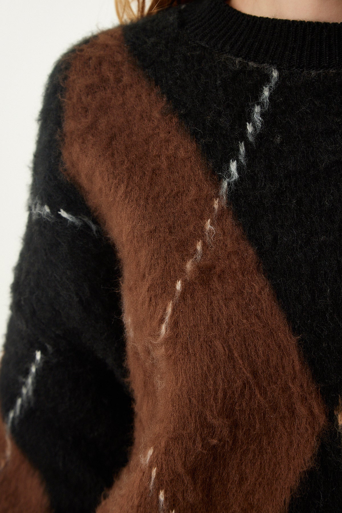 Siyah Kahverengi Desenli Oversize Sakallı Triko Kazak MW00138
