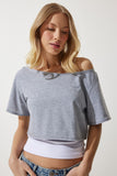 Gri Melanj Kayık Yaka Basic Crop Örme T-Shirt OW00028