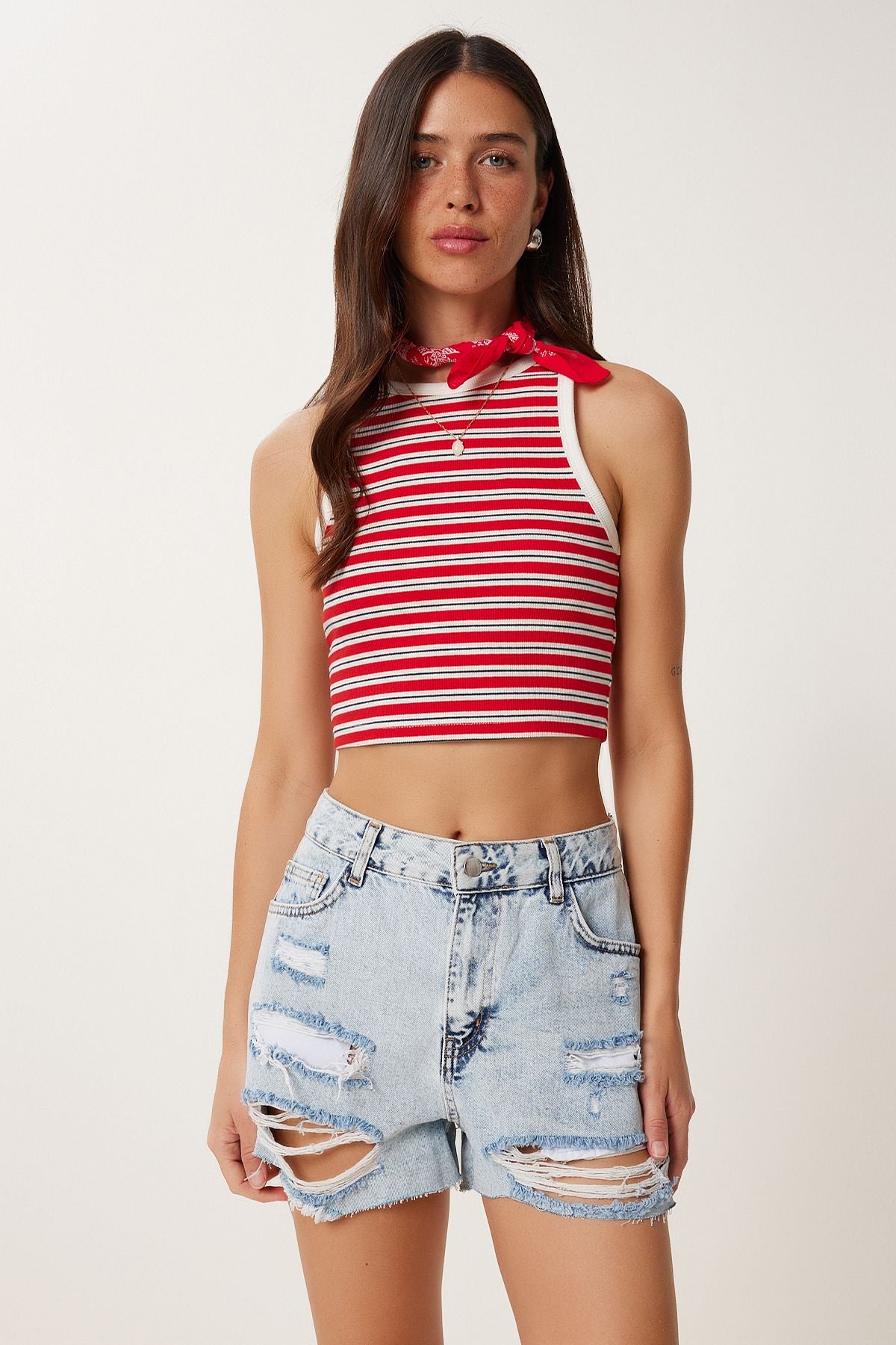Açık Mavi Yırtık Detaylı Mini Denim Şort RC00161