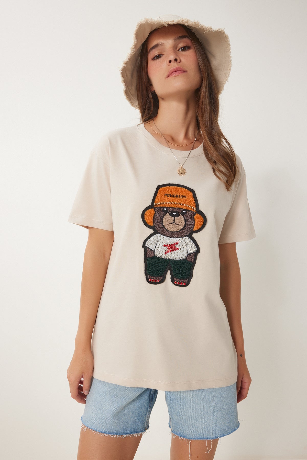 Krem Boncuk Detaylı Ayıcık Armalı Örme T-Shirt WE00002