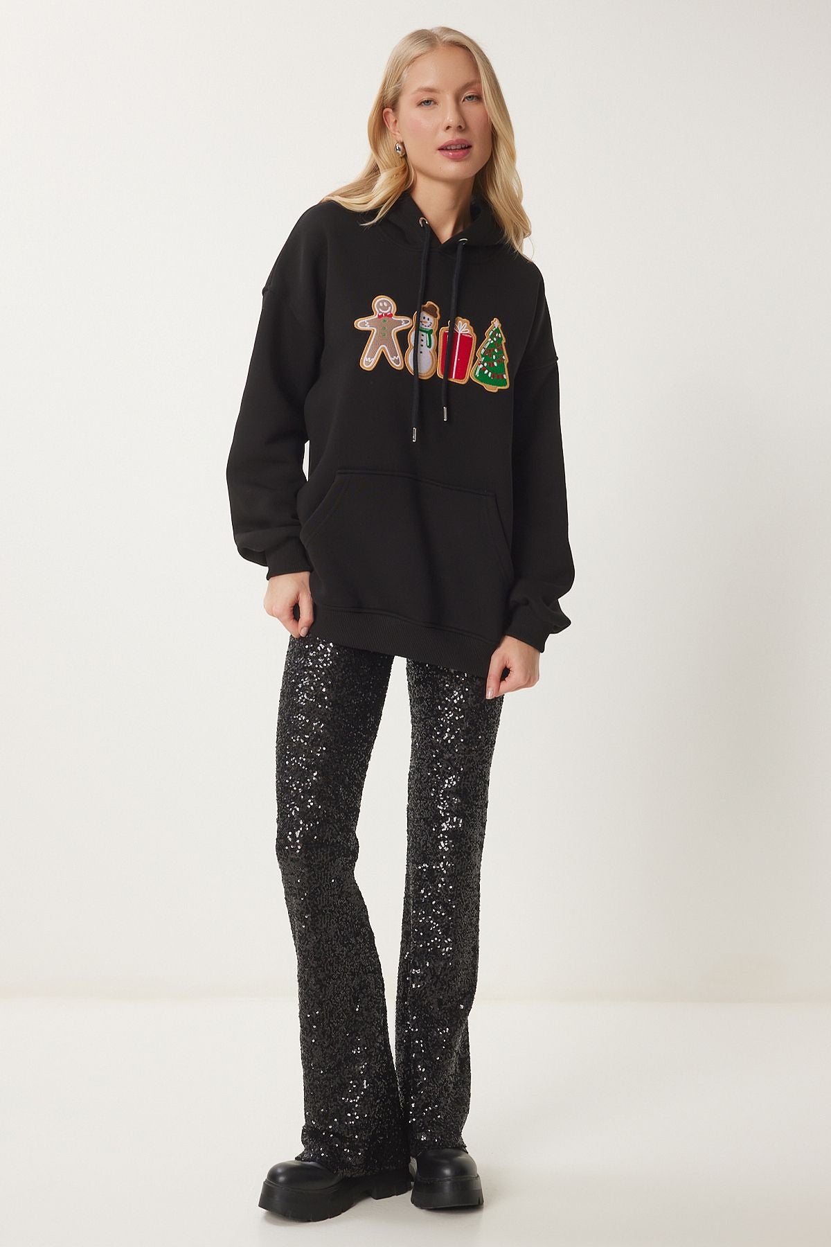 Siyah Yılbaşı Temalı Kapüşonlu Şardonlu Örme Sweatshirt TQ00001